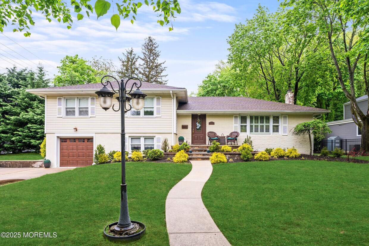 Foto principal - 737 Bridlemere Ave