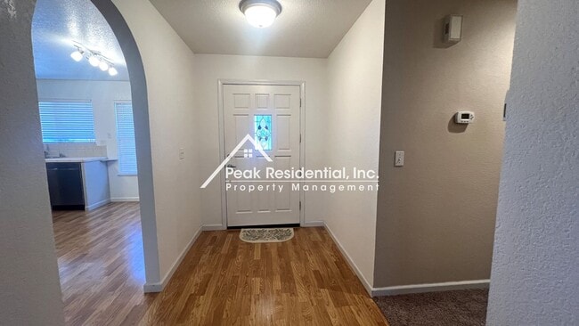 Building Photo - Updated 3bd/2.5ba Galt Home with 2 Car Gar...