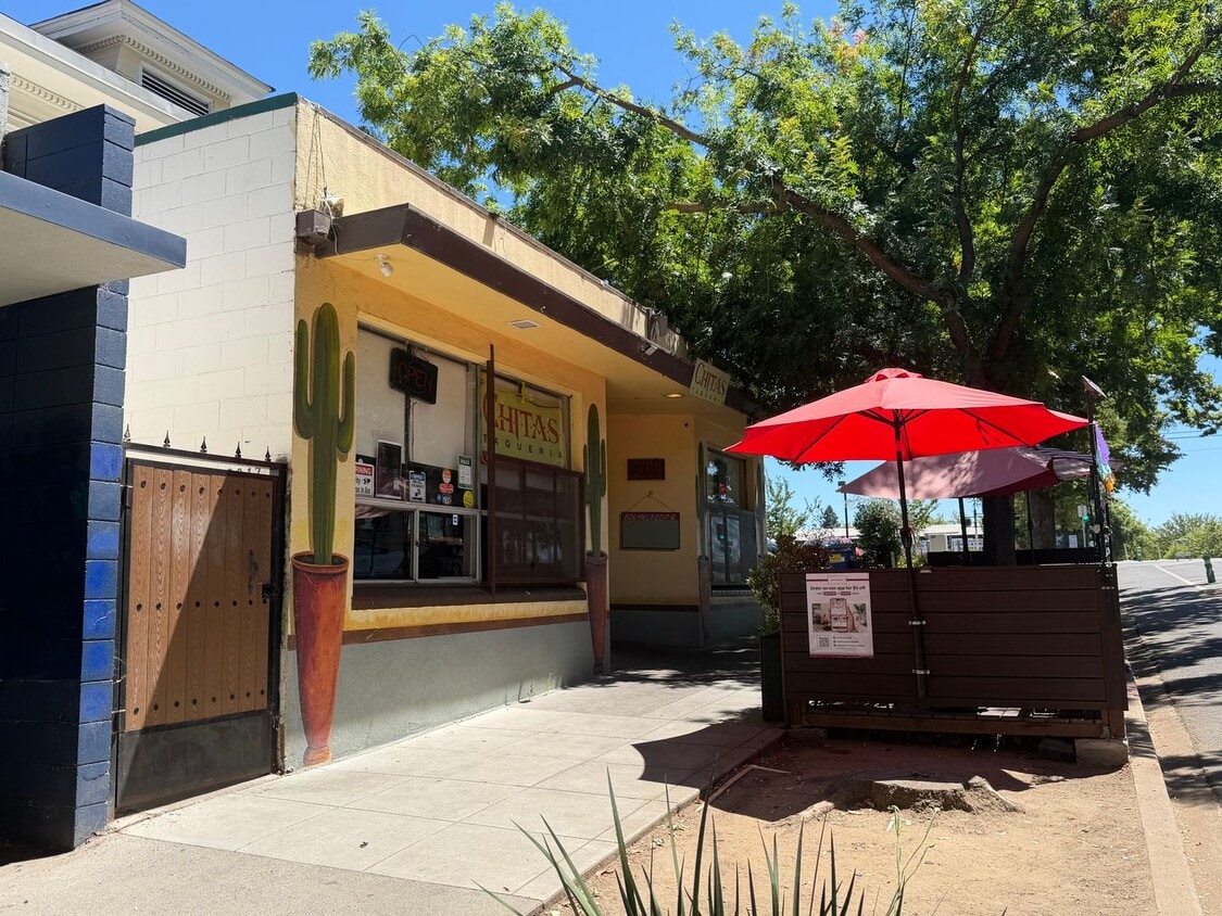 Spacious 3-Bedroom Midtown Home with Central A/C & Two Assigned Parking Spaces - Spacious 3-Bedroom Midtown Home with Central A/C & Two Assigned Parking Spaces