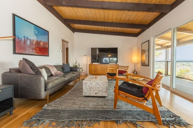 Foto del edificio - Spectacular Furnished 4 Bedroom/ 3 Bath Mid-Century Modern Retreat in Encinitas