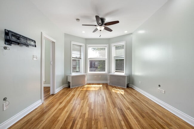 Building Photo - 2324 N Harding Ave