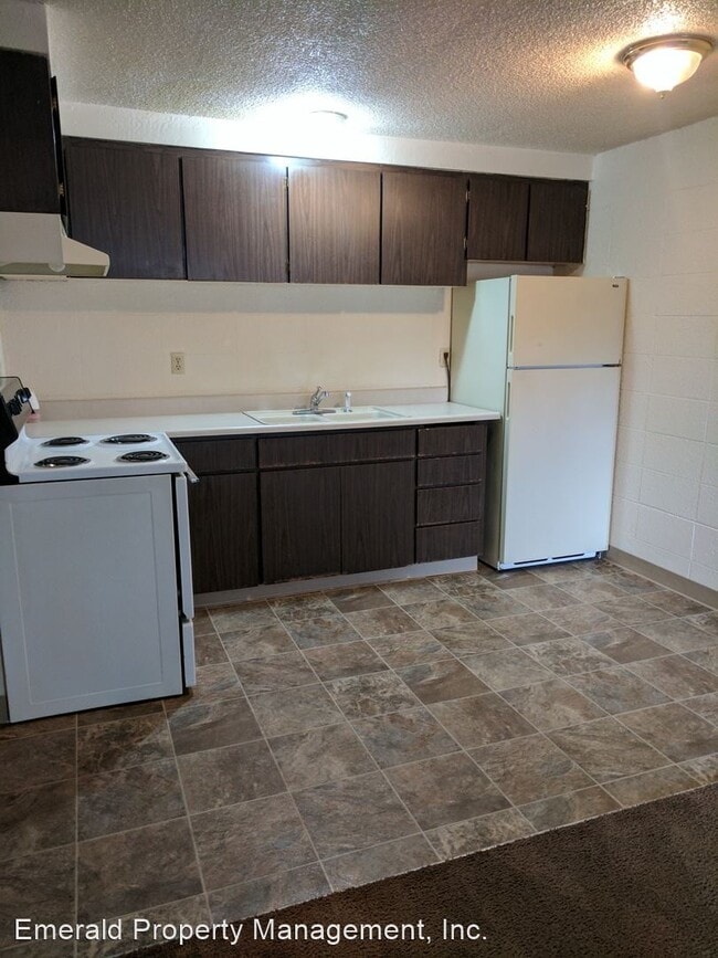 Building Photo - 555 Tyler St