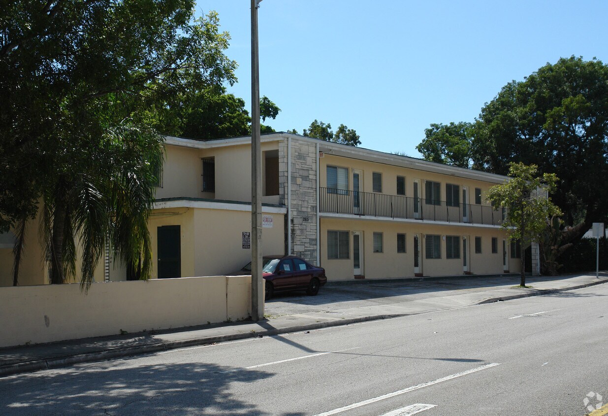 Building Photo - 2615 SW 22nd Ave