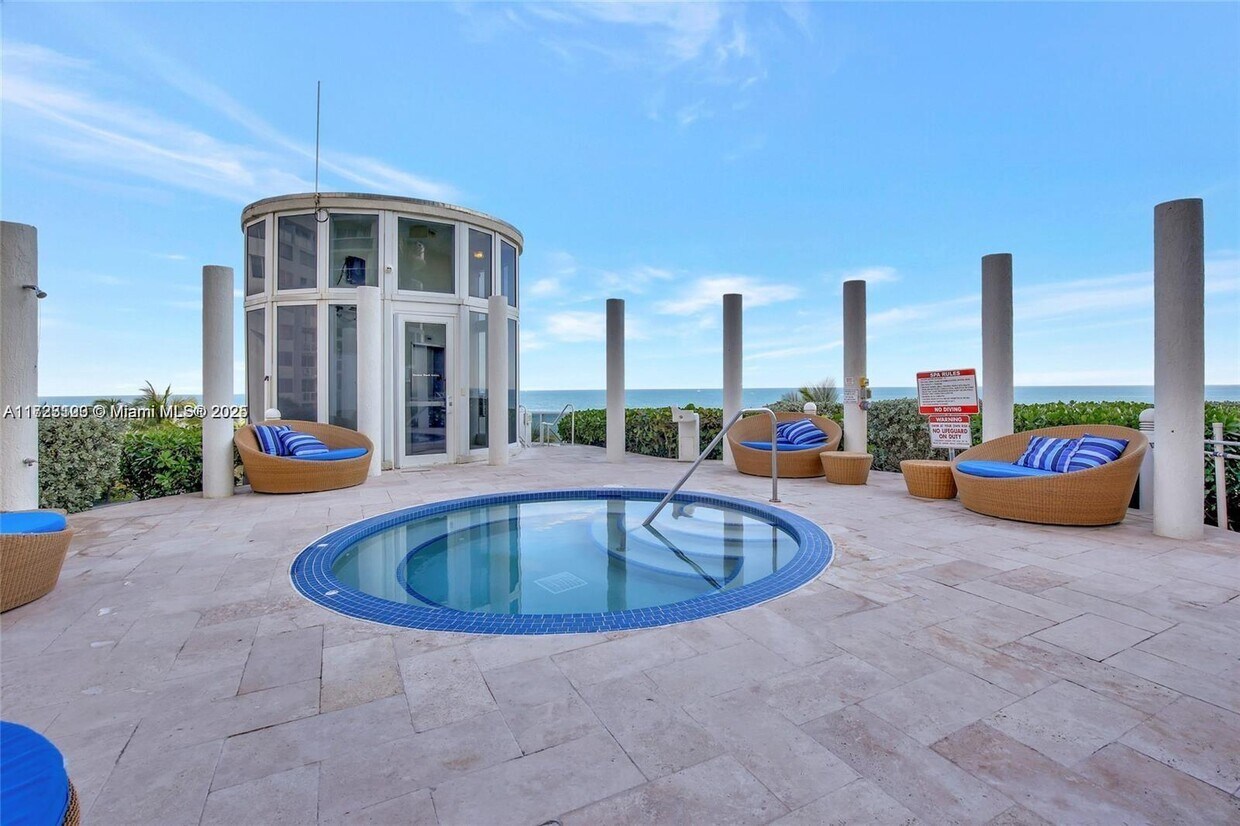 Primary Photo - 17201 Collins Ave