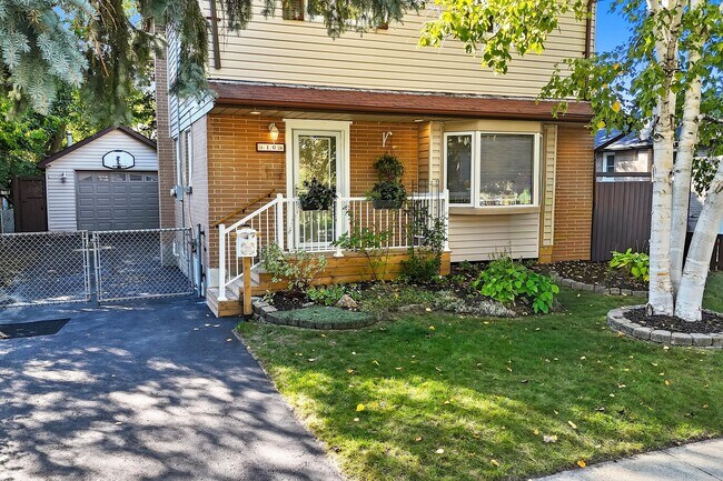 Building Photo - 10 Roosevelt Ave