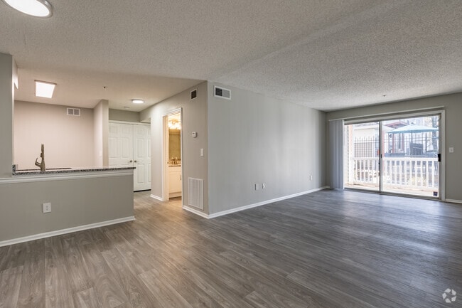 2BR, 2BA - 1,087SF - Avery Glen Luxury Apartments