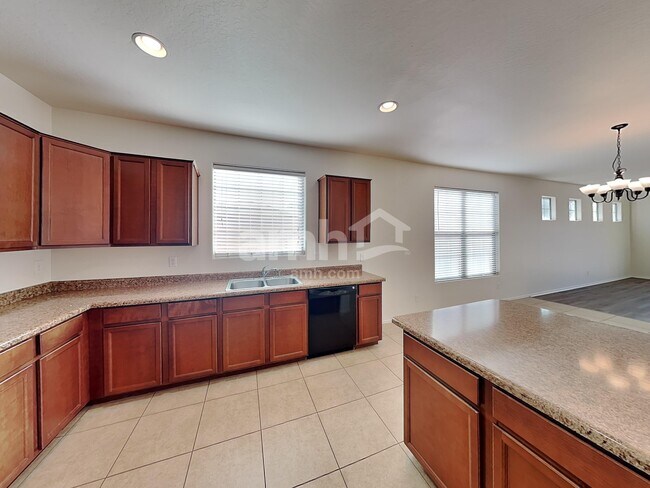 Foto del edificio - 15179 W Montecito Ave