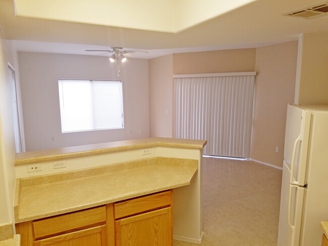 Building Photo - 1 Bedroom 1 Bath in a Lush, Gated Communit...