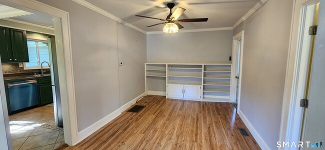 Building Photo - 1555 Byam Rd