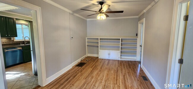 Foto del edificio - 1555 Byam Rd