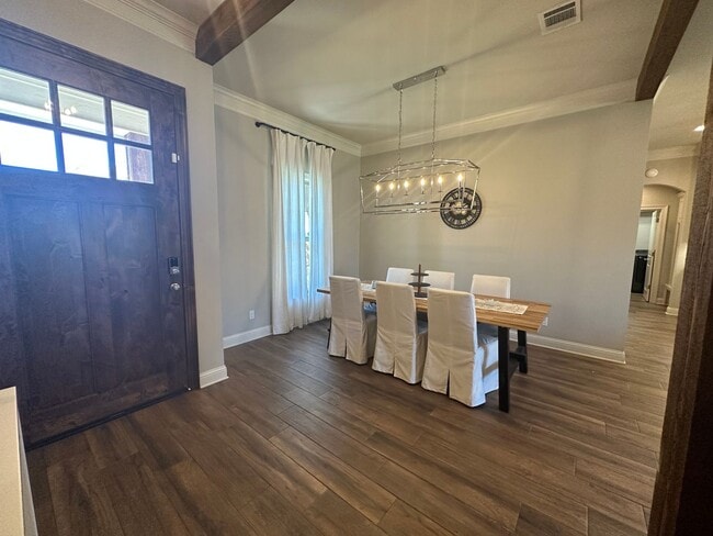Building Photo - Gorgeous Updated 3 Bedroom Home - Only 5 y...