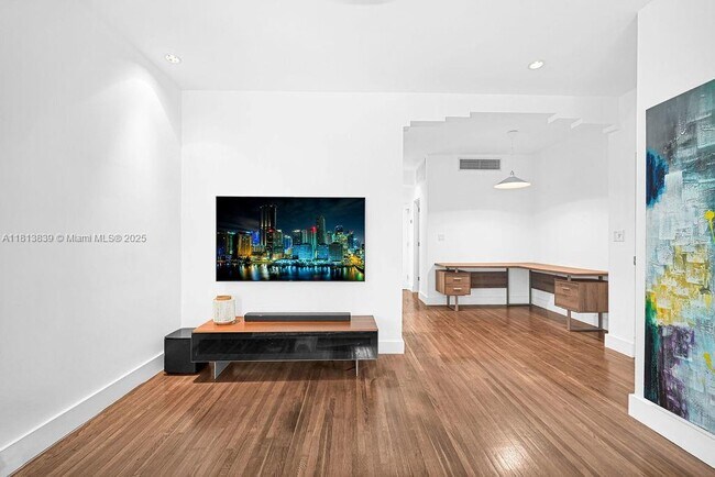 Foto del edificio - 1751 James Ave