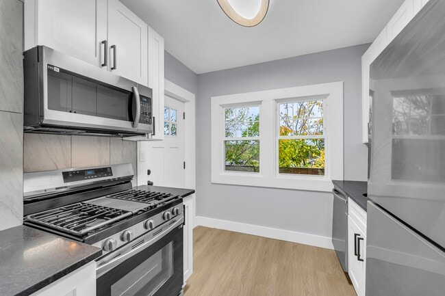 Foto del edificio - 12009 Clifton Blvd