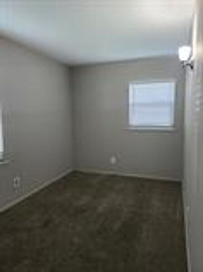 Building Photo - 610 Dogwood Dr