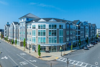 Building Photo - Station Square