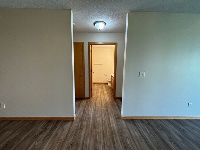 Foto del edificio - Remodeled 2 Bedroom Town Home