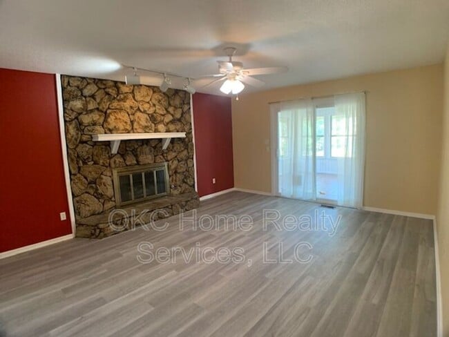 Building Photo - 2808 N Ditmer Rd