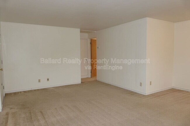 Foto del edificio - 4804 Terrace Dr NE