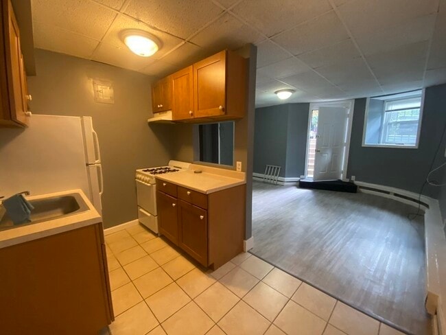 Building Photo - 1064 Beacon St