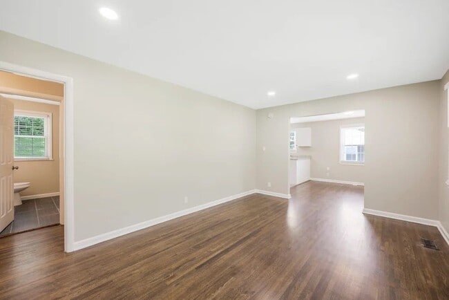 Foto del edificio - 605 Durrett Dr