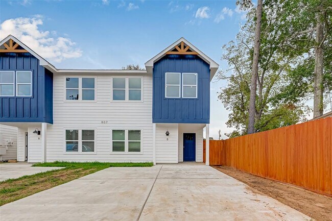 Building Photo - 809 Avenue J