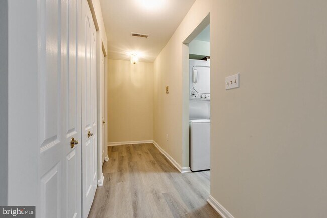 Foto del edificio - 8583 Falls Run Rd