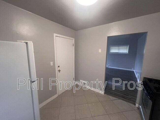 Foto del edificio - 5658 N 61st St