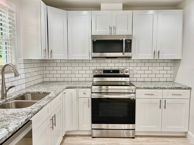 Foto del edificio - 1340 N Hampton Rd