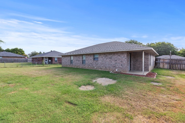 Building Photo - 213 Shelley Ln