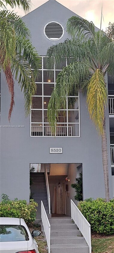 Primary Photo - 8520 SW 212th St