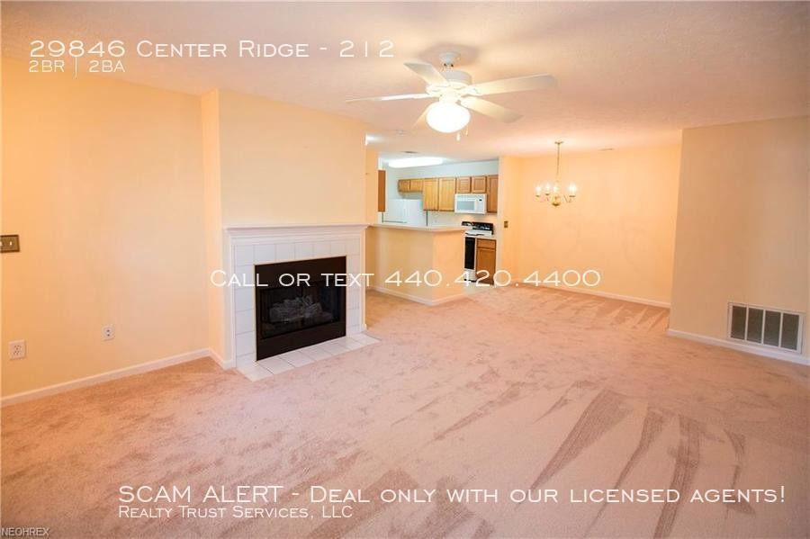 Building Photo - Move in ready first floor Ranch Condo
