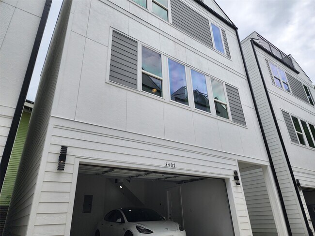 Building Photo - 3405 St Emanuel St