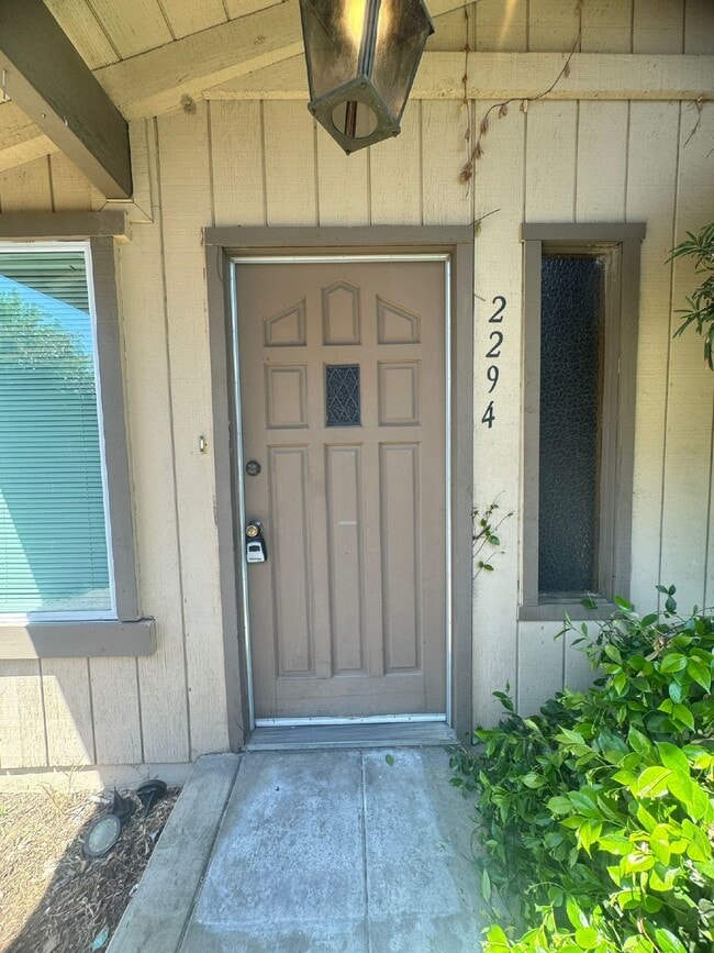 Two Bedroom Townhome Available For Immedia... - Two Bedroom Townhome Available For Immedia...