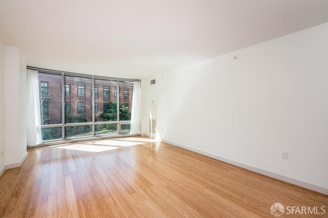 Building Photo - 333 1st St