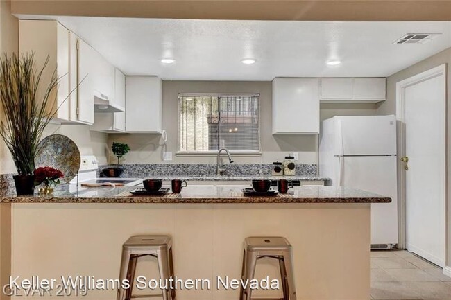 Building Photo - 2 br, 2 bath House - 3263 SAVALLI UNIT B.