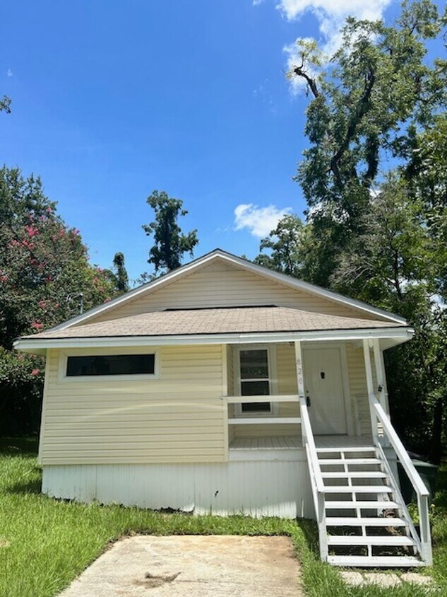 Primary Photo - 820 W Georgia St