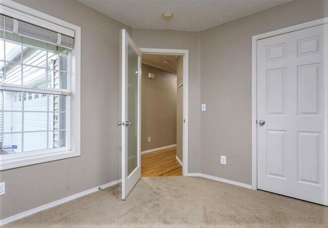 Building Photo - Beautiful NW Bethany Home!!