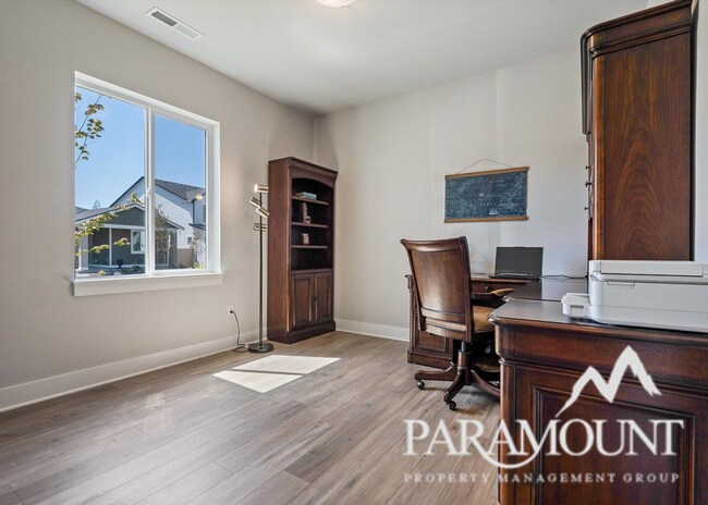 Foto del edificio - Spacious 4 Bedroom 3 Bath!