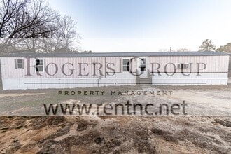 Building Photo - 2 Country Ln