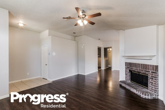 Building Photo - 2111 Dandelion Dr