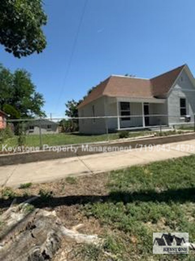 Building Photo - Completely Renovated 3 Bedroom/1 Bathroom/...