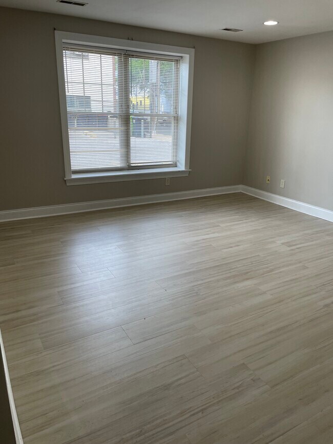 Natural Light - 1912 W 3rd St