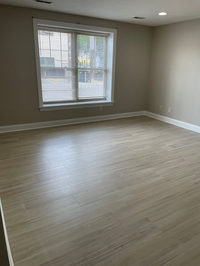 Natural Light - 1912 W 3rd St