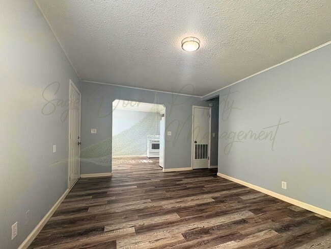 Building Photo - 115 NE State Hwy E