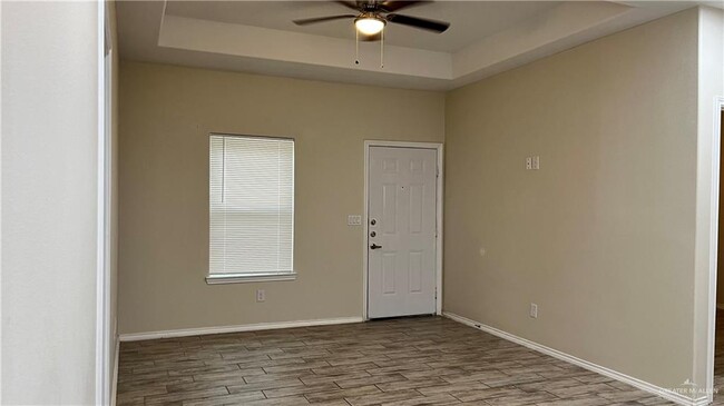 Building Photo - 4902 N Hiawatha Dr