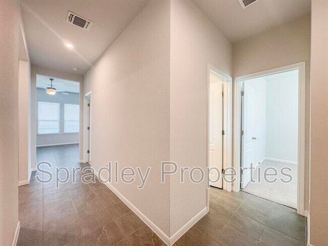 Building Photo - 1435 Paddle Crk Ln