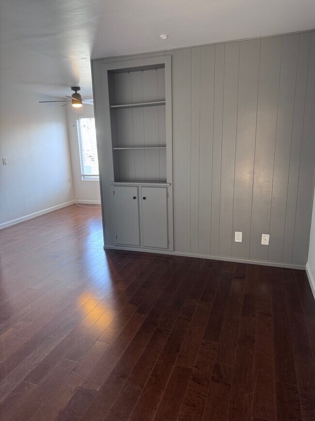 Foto del edificio - 1360 Hornblend St