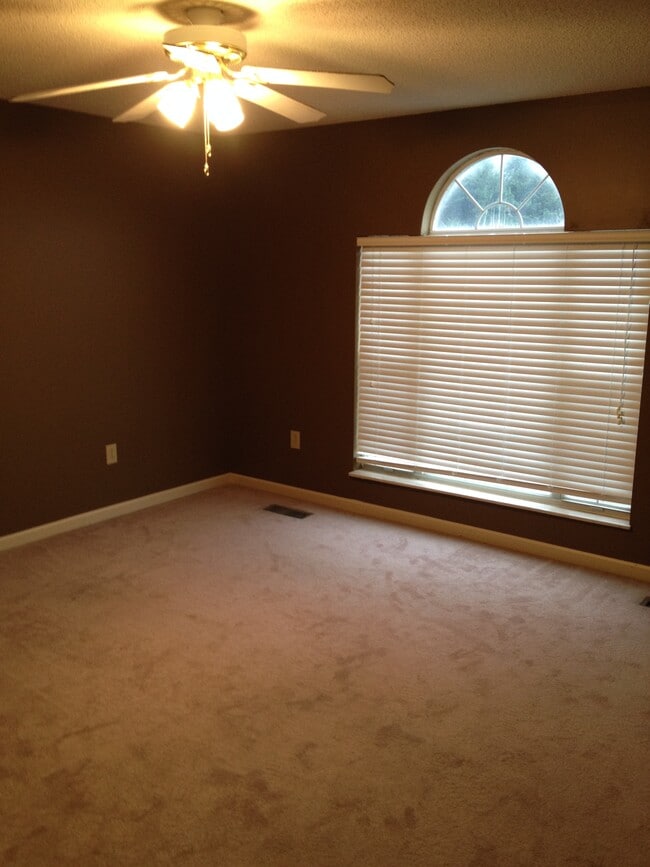 Building Photo - 3057 Lee Hwy