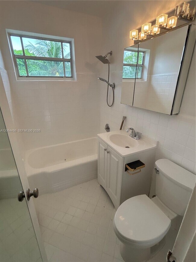 Foto del edificio - 800 W 42 St