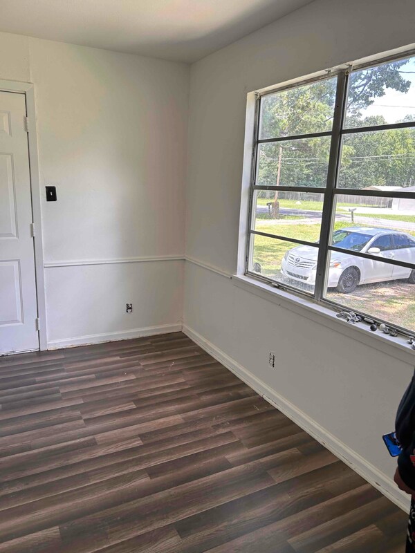 Building Photo - 2019 Amelia Ave